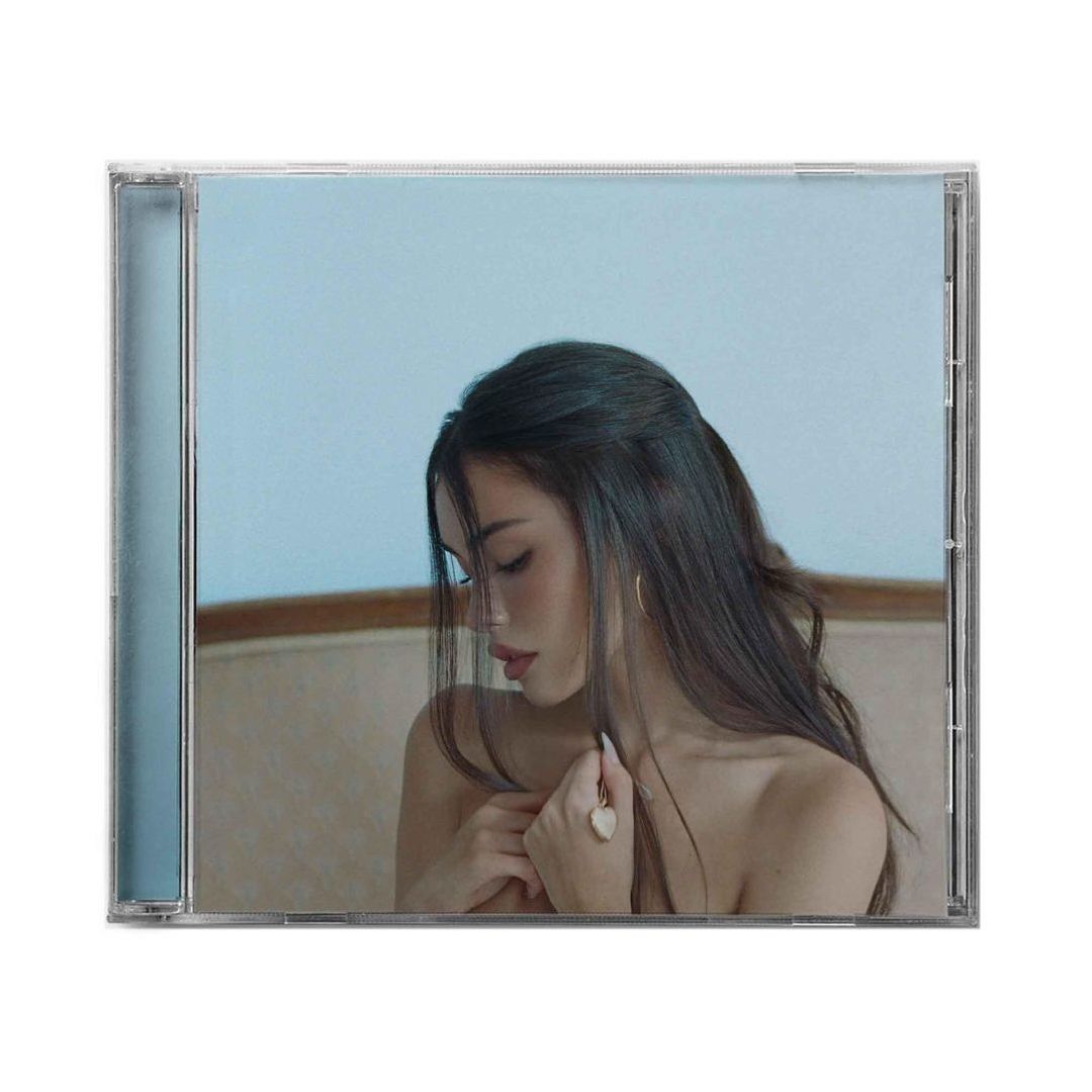Madison Beer – Locket